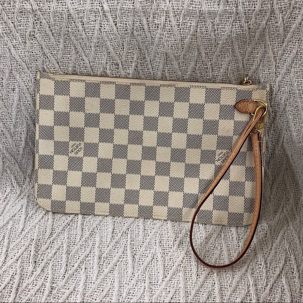 NWOT Louis Vuitton Neverfull MM Pouch